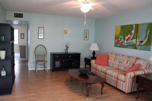 Photo - 210 Horizons E