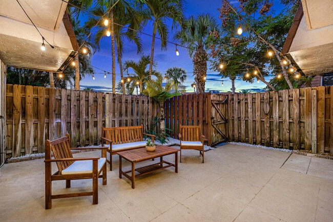 Photo - 825 Center St