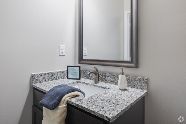 Sapphire | 2BR, 2BA - 1,096SF - Secondary Bathroom