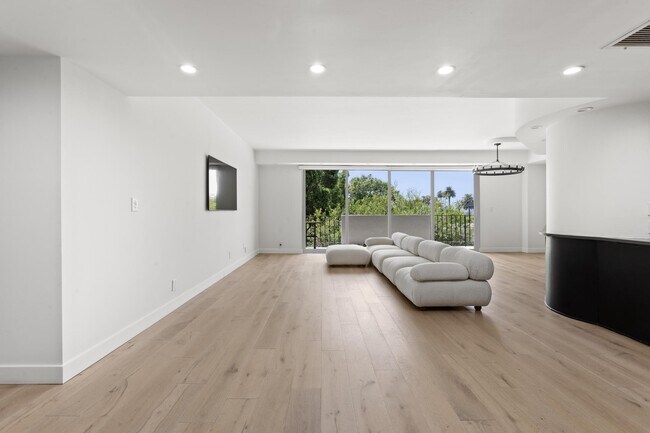 Photo - 818 N Doheny Dr Unidad 304