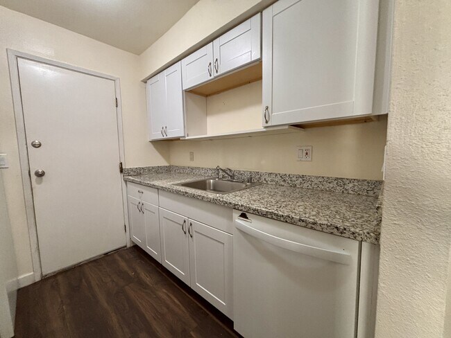 Photo - 1055 Mohr Ln