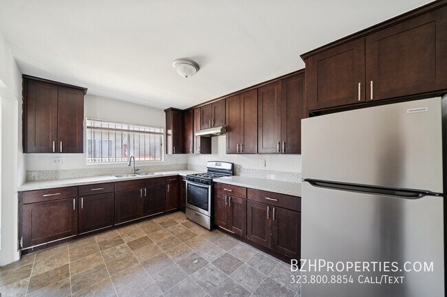 Photo - 5380 Romaine St Unidad 4A