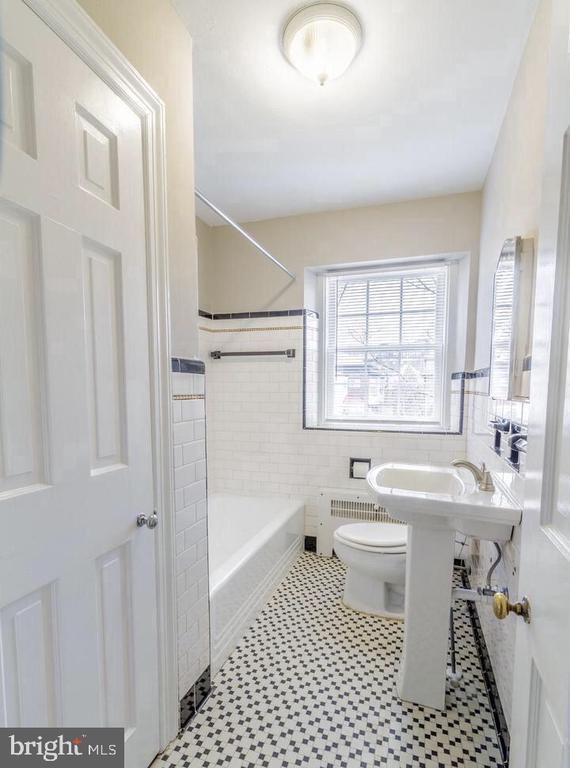 Photo - 709 N Broom St