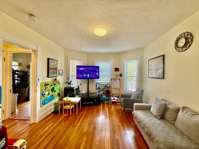 Building Photo - 259 Newbury Ave Unit #2