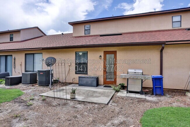 336 Redwood Ln