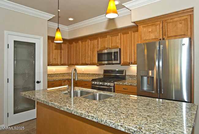 Photo - 646 Anderson St