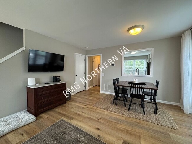 Photo - 301 Bridle Crest Square NE