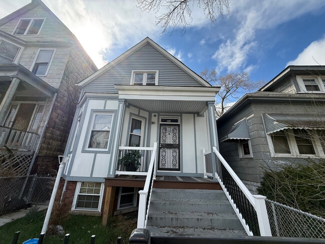 Photo - 5942 S Justine St