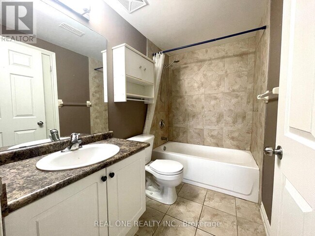 Photo - 47 Caroline St N Unité 301