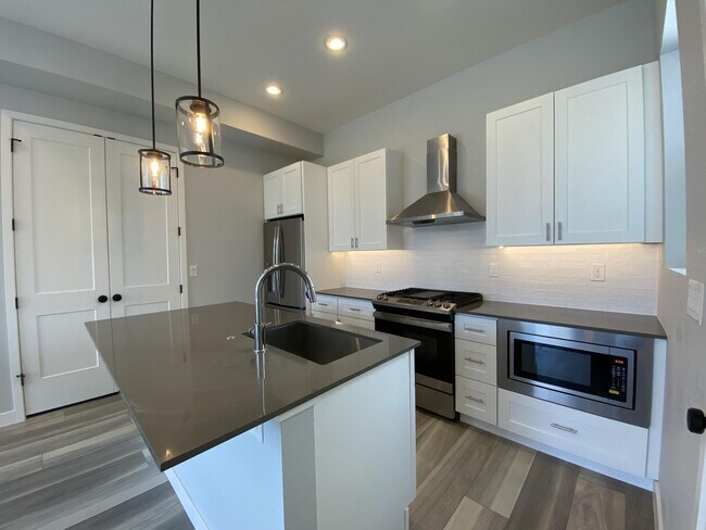 Photo - 3531-3539 S Pennsylvania St