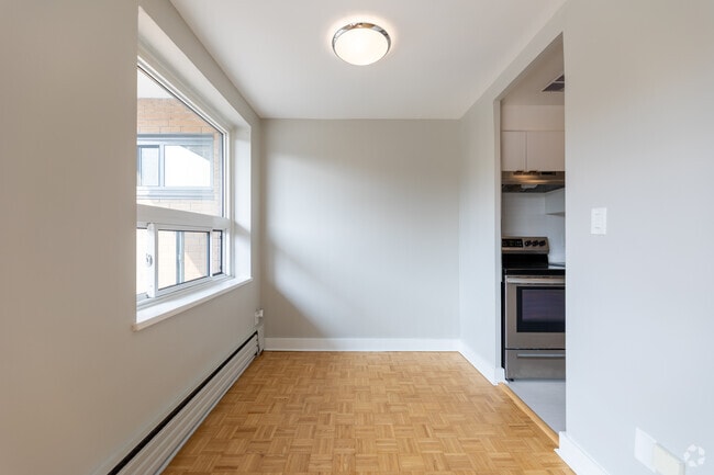 1BR, 1BA - 688SF - Dining Room