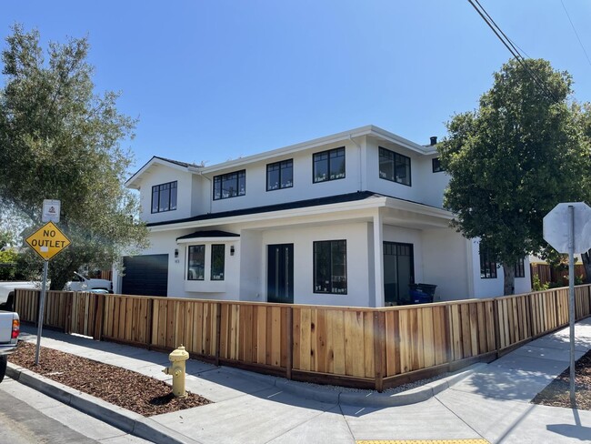 Building Photo - 610 Stanford Ave Rental