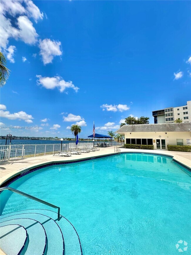 Building Photo - 1175 NE Miami Gardens Dr Unit 311E Rental