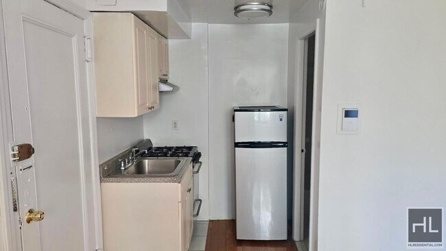Photo - East 61 Street Unit 3E
