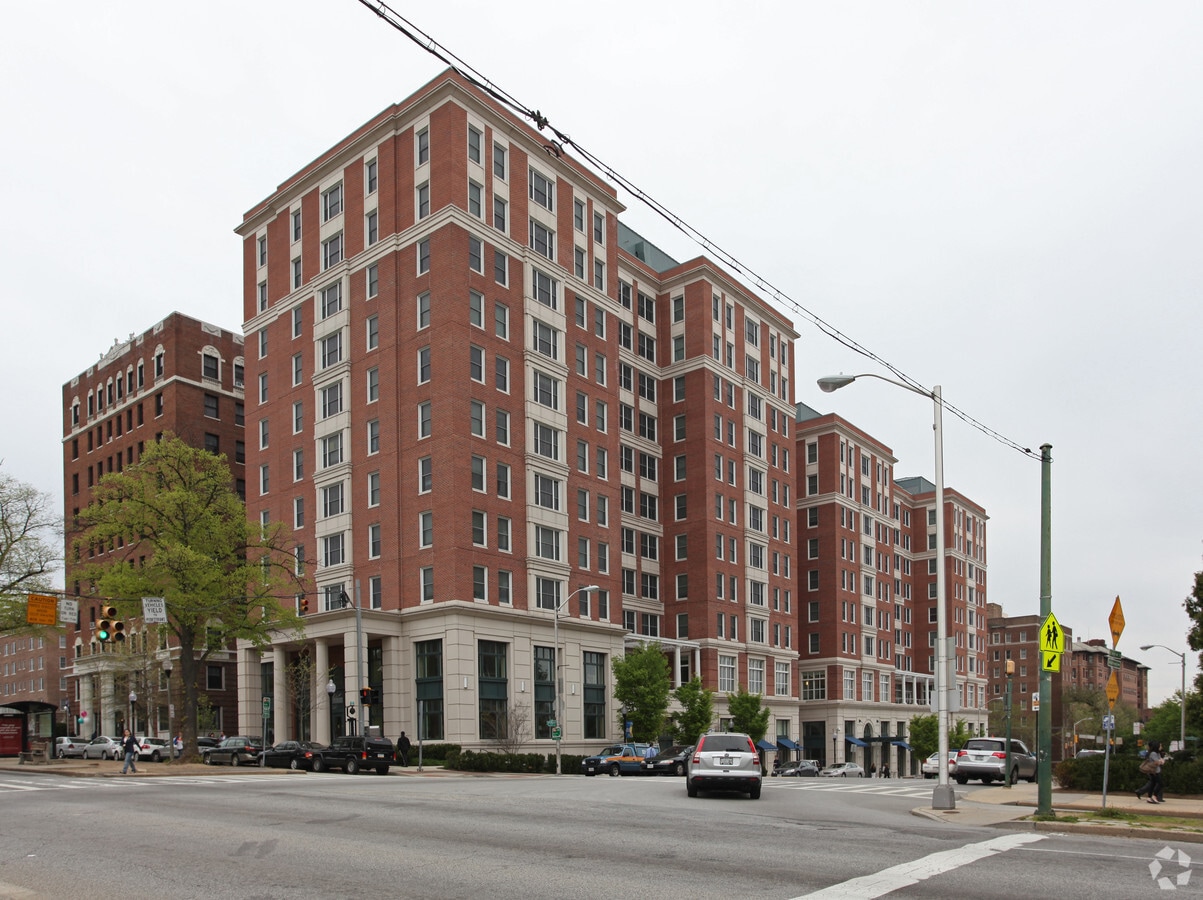 Photo - Charles Commons Residence Hall Apartments