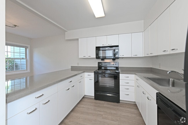 2 BR, 1.5 BA Townhouse