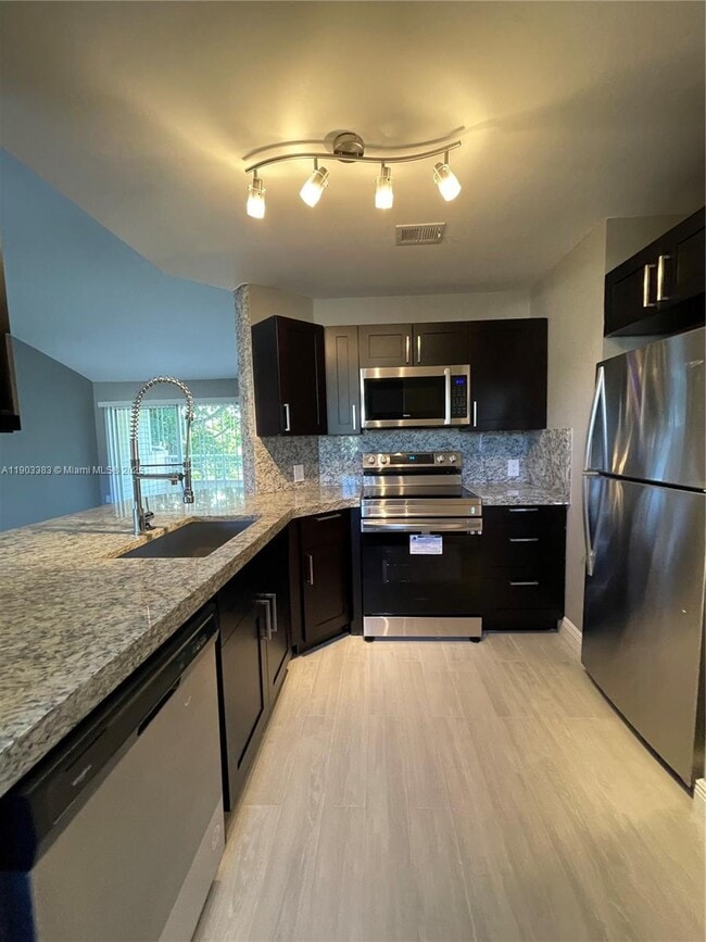 Building Photo - 3429 NW 44th St Unit 203