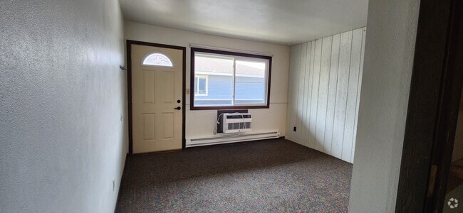 Building Photo - 625 9th St N Rental