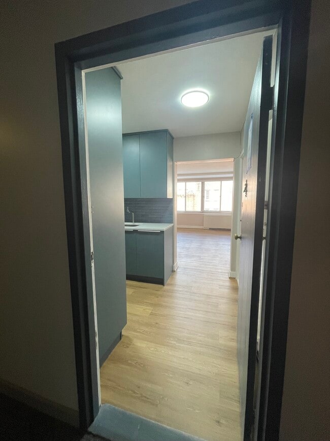 Building Photo - 922 24th St NW Unit 311 Rental