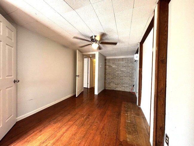 Photo - 406 Bowie St