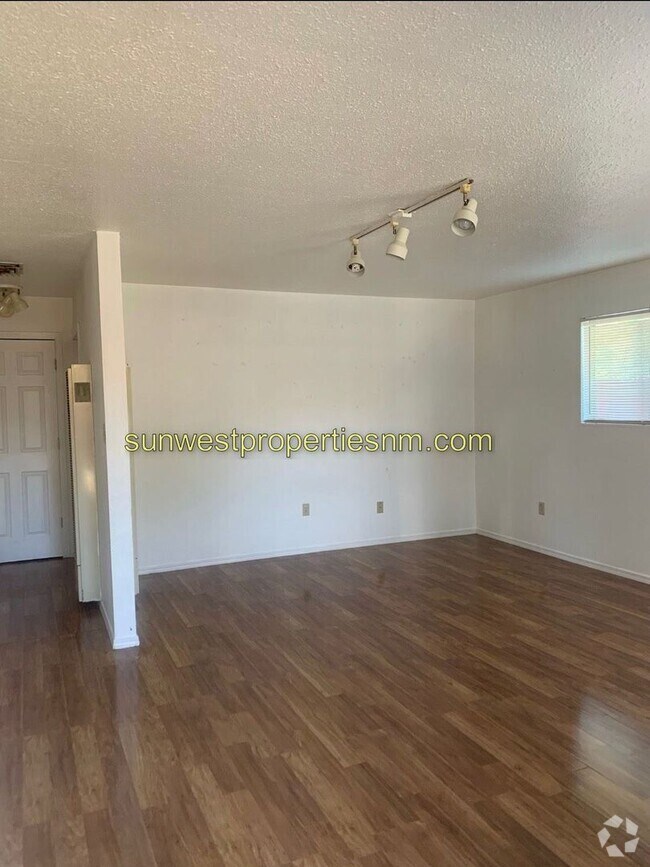 Building Photo - 1501 Saiz Ln Unit #1 Rental