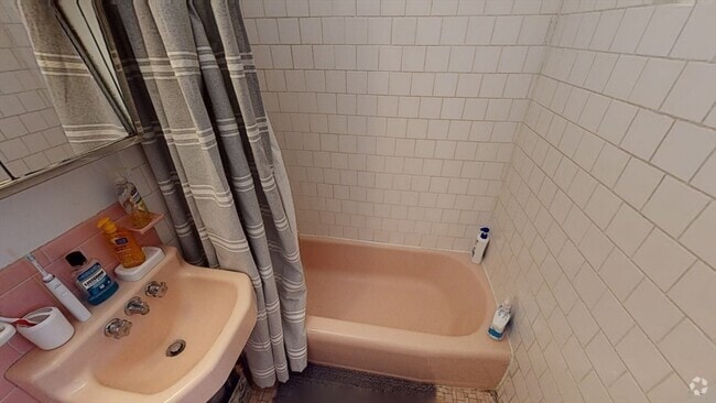 Building Photo - 513 Beacon St Unit 2 Rental