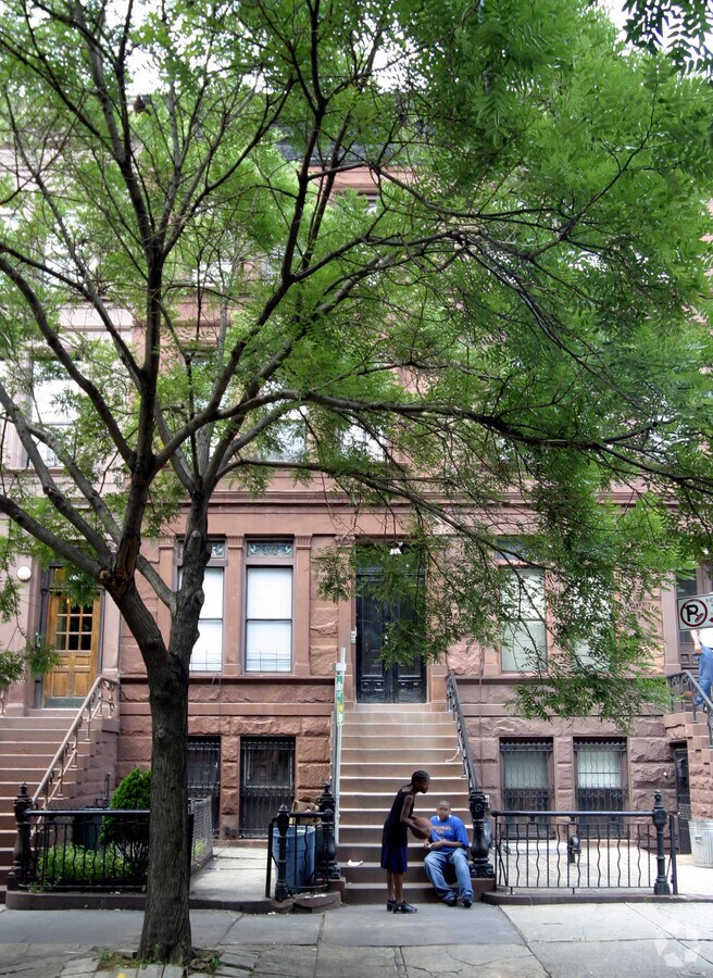 Photo - 275 Jefferson Ave Apartments