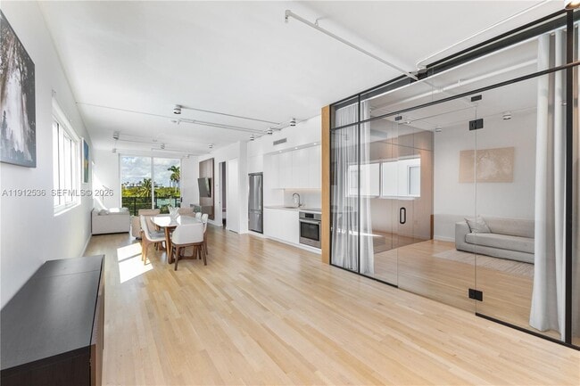 Photo - 1700 Meridian Ave Unit 406