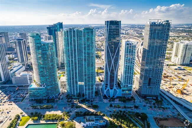Building Photo - 900 Biscayne Blvd Unit 5208 Rental