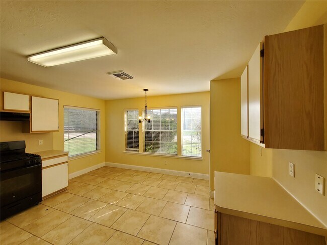 Photo - 1413 Bridle Path