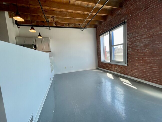 Photo - 1803 Wyandotte St Unidad 307