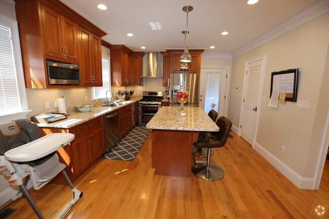 Building Photo - 7 Acron Rd Unit 1 Rental