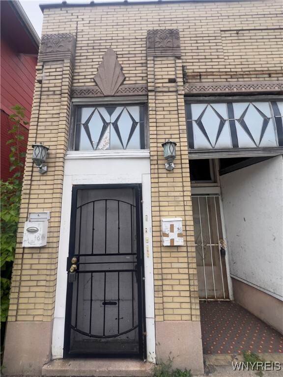 Building Photo - 282 E Delavan Ave Rental