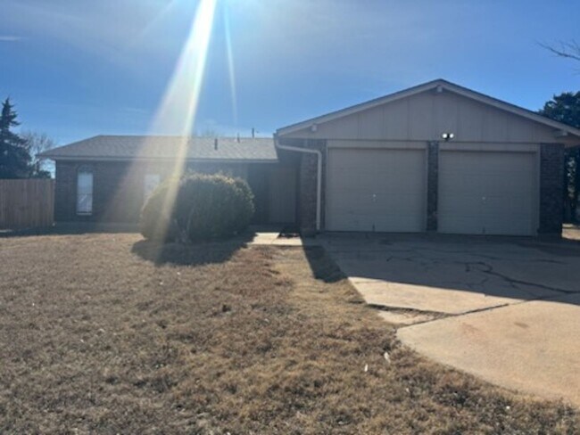 Building Photo - VERY NICE HOME IN THE RIDGECREST AREA. PETS NEGOTIABLE WITH OWNERS APPROVAL