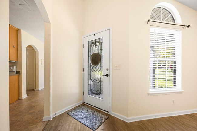 Photo - 911 Fleming St