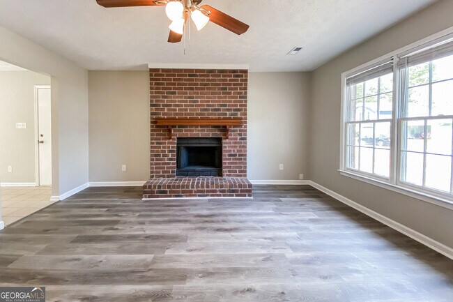 Photo - 315 Cornwallis Way