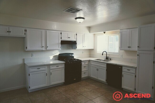 Photo - 100 Warren Ave Unidad 100 Warren Avenue #A
