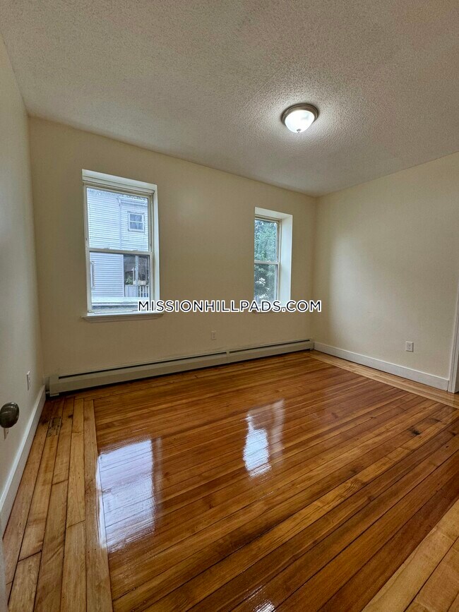 5 Woodbine St Unit 1