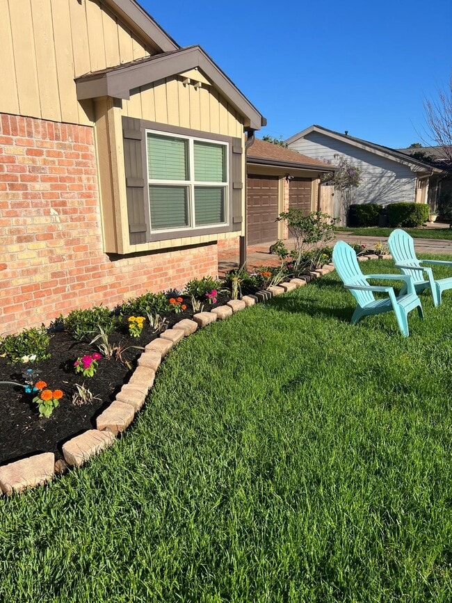 Photo - 867 Carlingford Ln