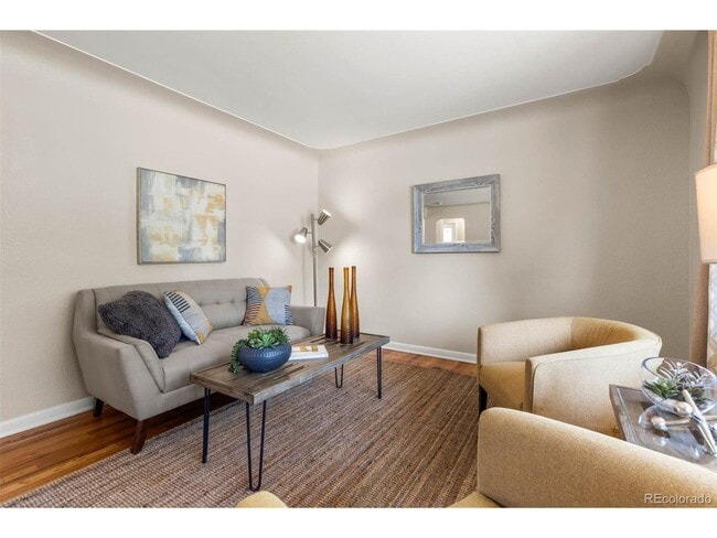 Photo - 6335 Yukon St