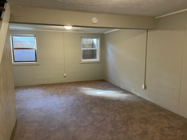 Photo - 505 E Graham Pl