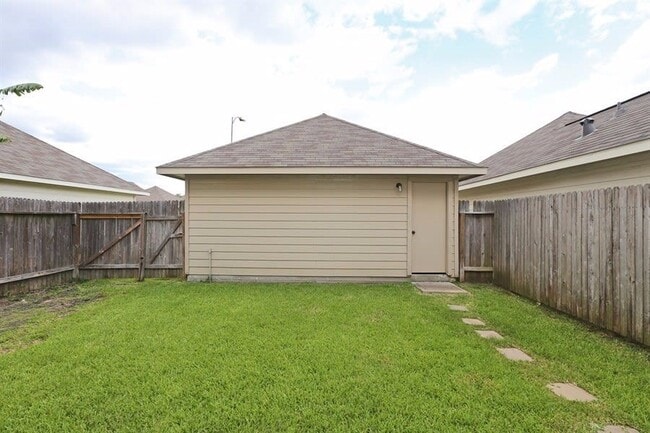 Building Photo - 6348 Austinville Dr