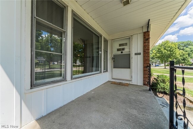 Photo - 24111 Edgehill Dr