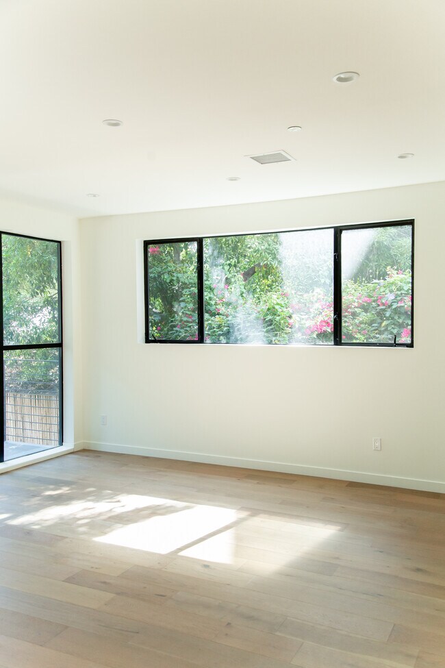 Photo - 6348 Primrose Ave