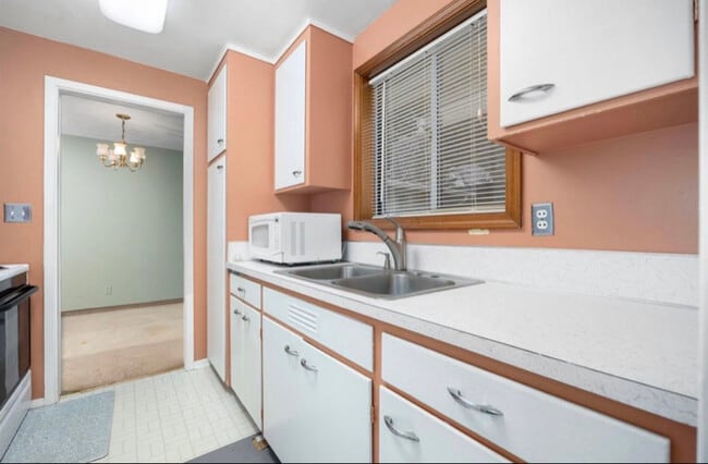 Photo - 2112 Trippe St