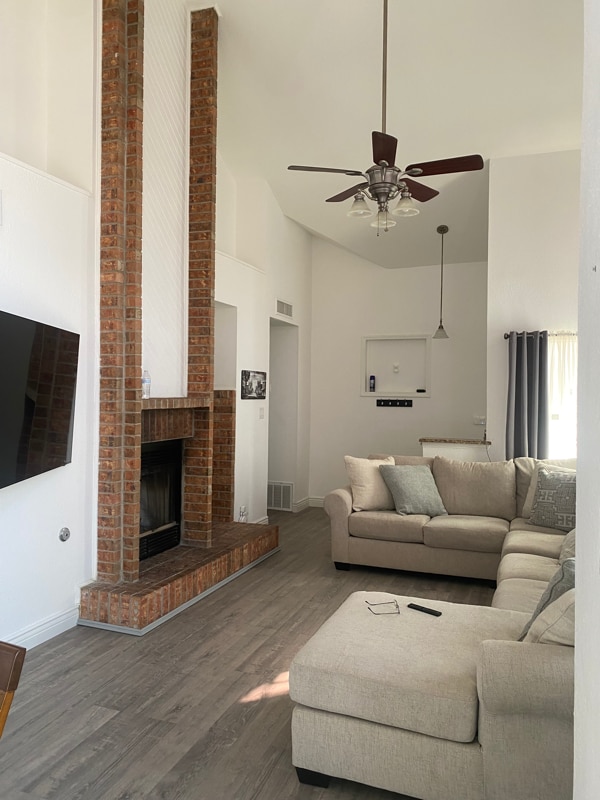 Photo - 895 Melville Ln