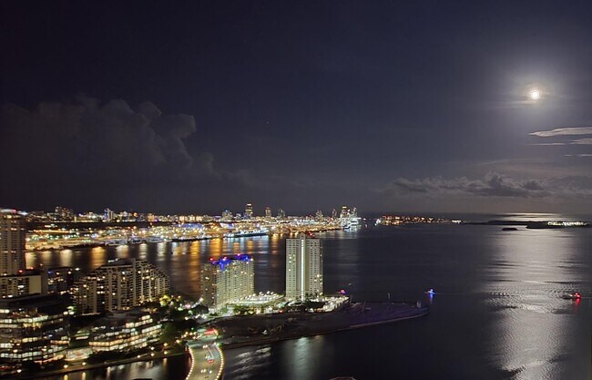 Building Photo - 951 Brickell Ave Unit 4308