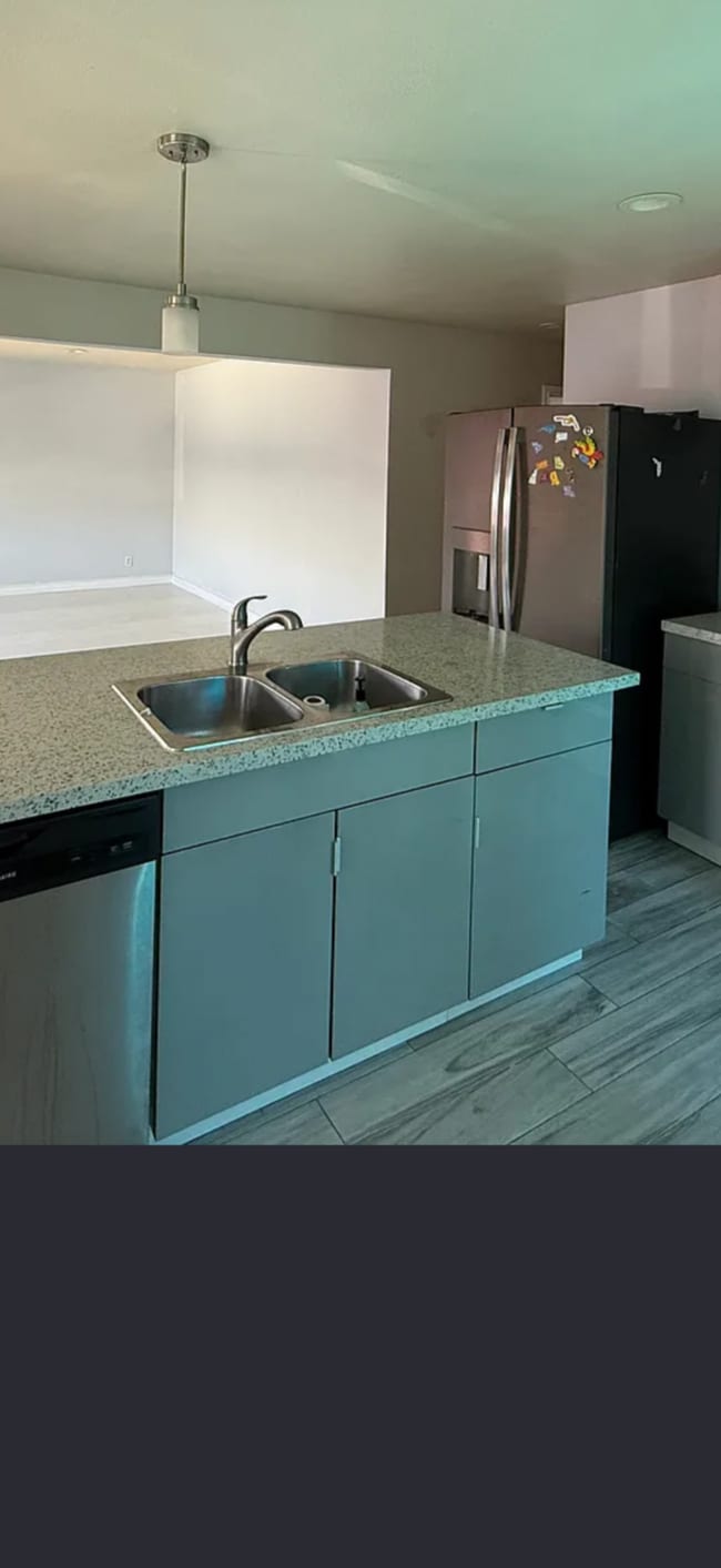 Photo - 8402 Slater Ave