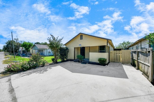 Building Photo - 3804 Lila St