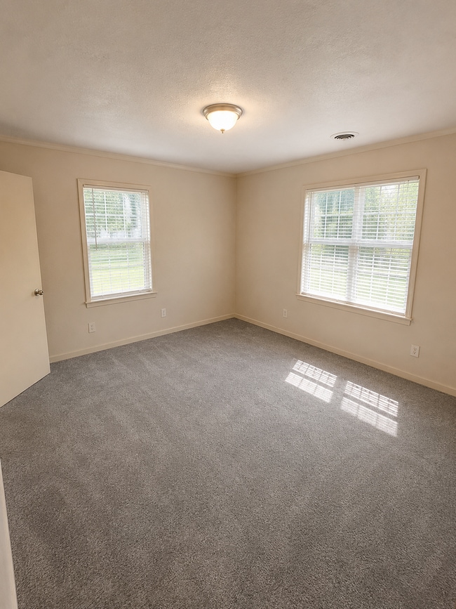 Photo - 2806 Scotland Rd